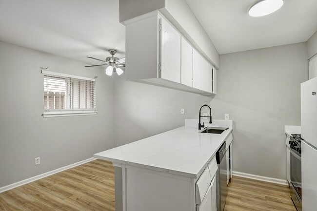 Foto del edificio - 1529 Wirt Rd