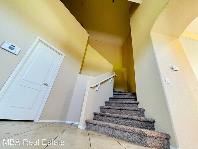 Building Photo - 5 br, 2.5 bath House - 8417 W Pioneer St