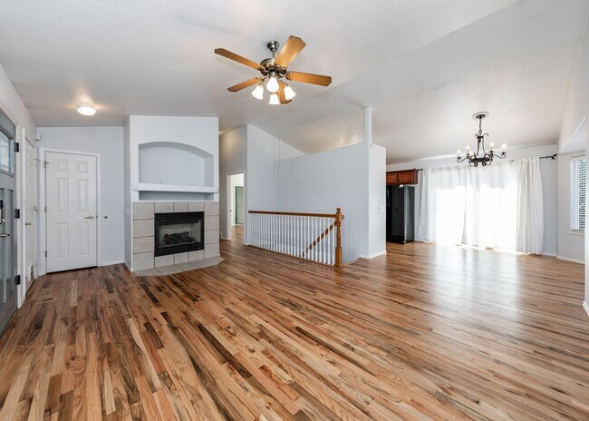 Foto del edificio - 4 Bed Rancher in District 20!!!