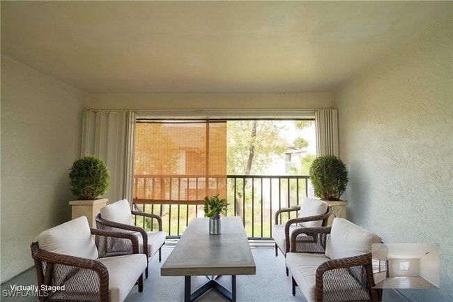 Foto del edificio - 6300 Sugar Bush Ln