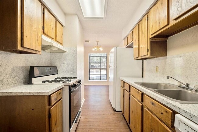 Building Photo - 200 Concho St