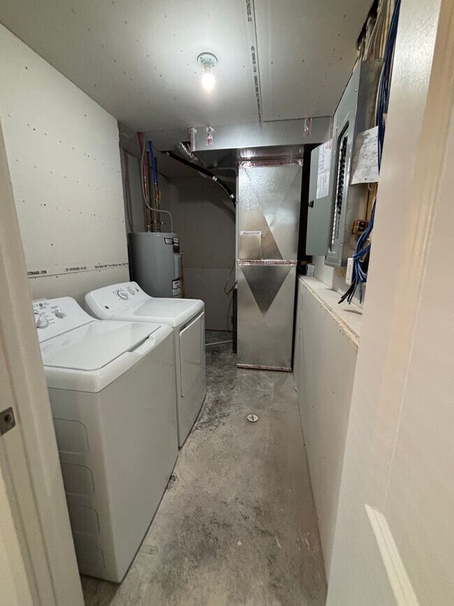 Foto del edificio - 3 Bedroom 3 Bathroom Townhomes