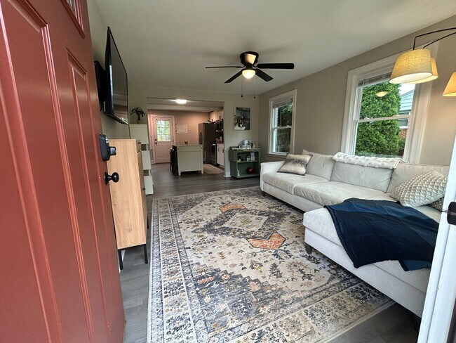 Building Photo - Charming 3 bedroom, 1 bathroom brick home ...