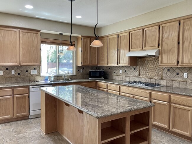 Building Photo - 9772 Ellsmere Way