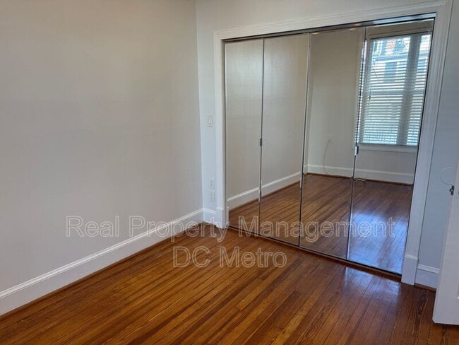 Building Photo - 2131 Newport Pl NW