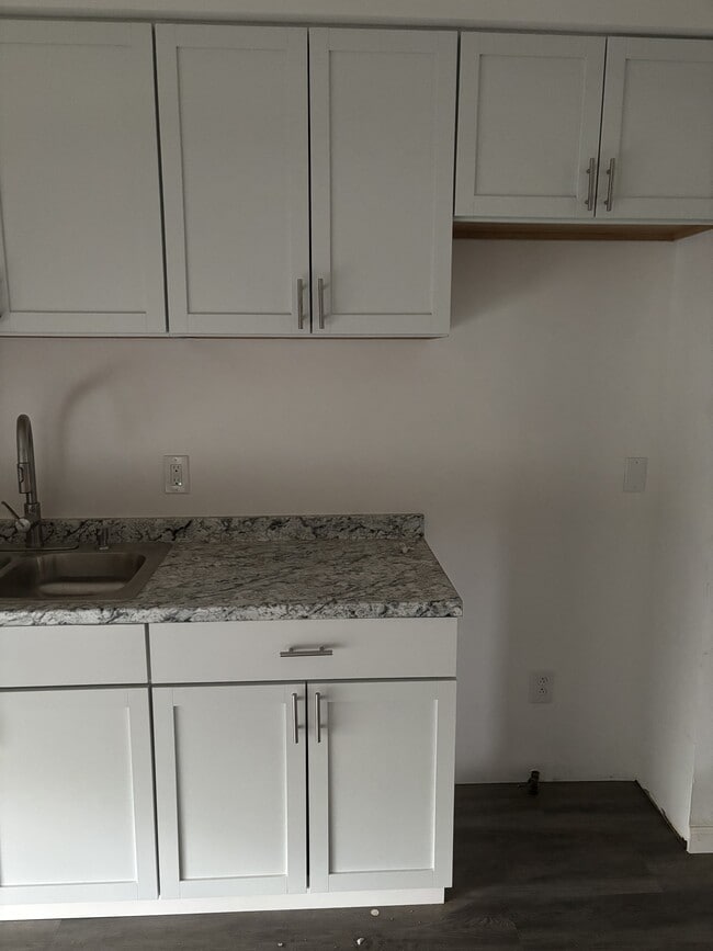 Building Photo - 19639 Moross Rd