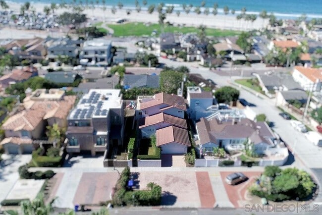 Building Photo - 8384 La Jolla Shores Dr