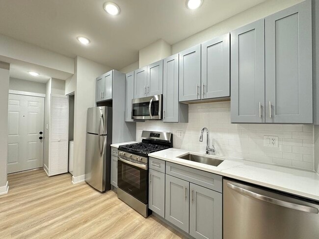 Building Photo - 431 W Belden Ave