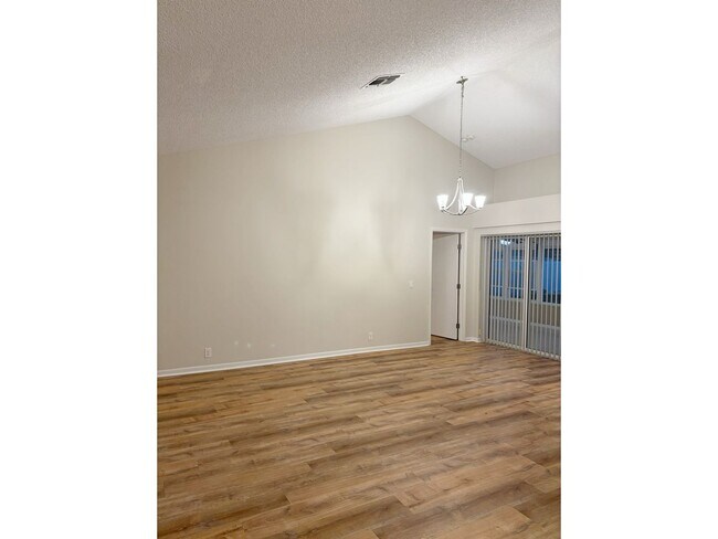 Building Photo - Exceptional 4/3 House for Rent in Greater ...