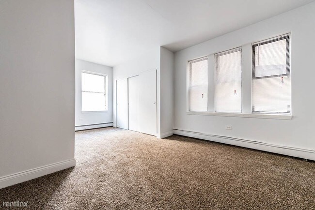 Building Photo - 3 br, 2 bath Apartment - 5100 W Madison St