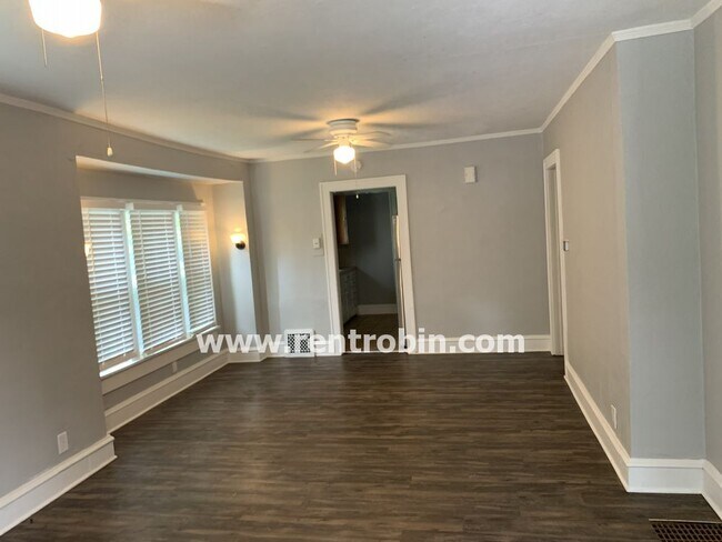 Building Photo - 133 Maple St