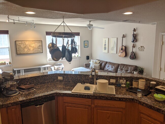 Foto del edificio - 1755 N Emerson St