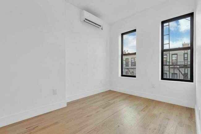 Building Photo - 1705 Putnam Ave
