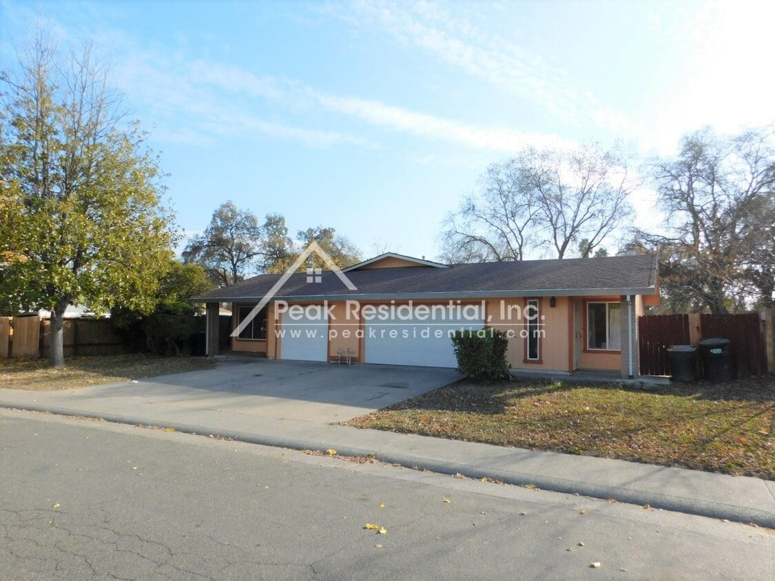 Updated 2bd/1ba North Highlands Duplex with Garage - Updated 2bd/1ba North Highlands Duplex with Garage