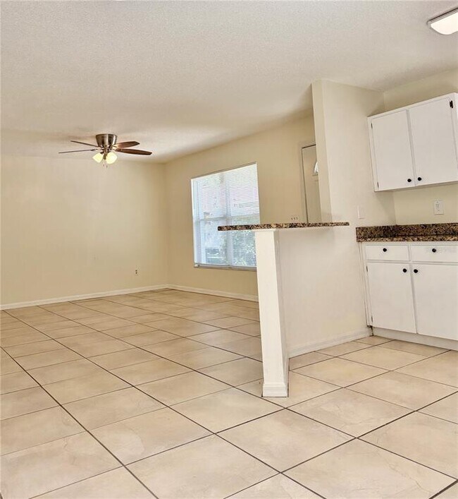 Foto del edificio - 1417 E Hanna Ave