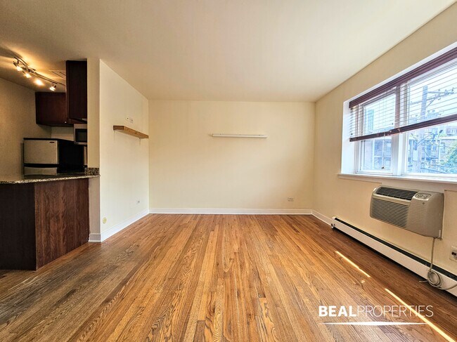 Building Photo - 625 W Wrightwood Ave