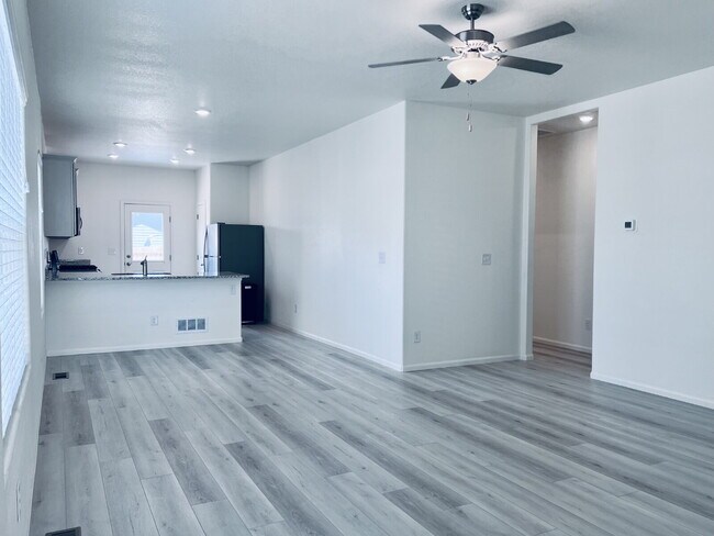 Foto del edificio - Charming Ranch Home in Bennett Crossing! Features 3 Beds/2 Baths and Large Fenced Backyard.