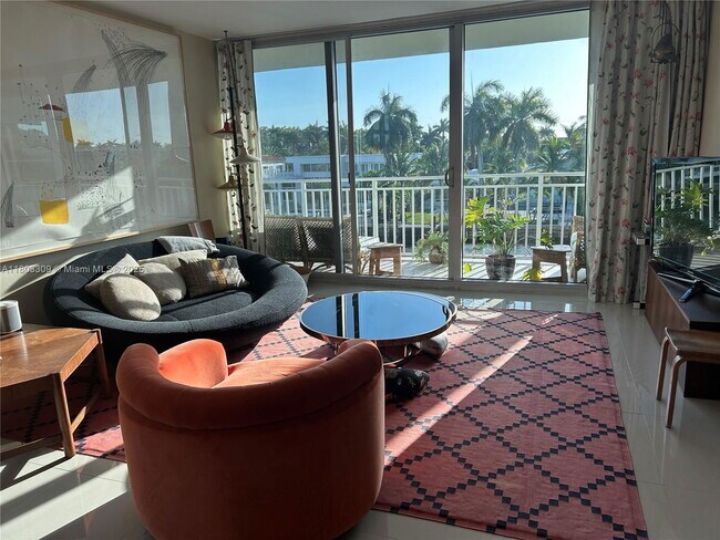 Foto del edificio - 9500 W Bay Harbor Dr