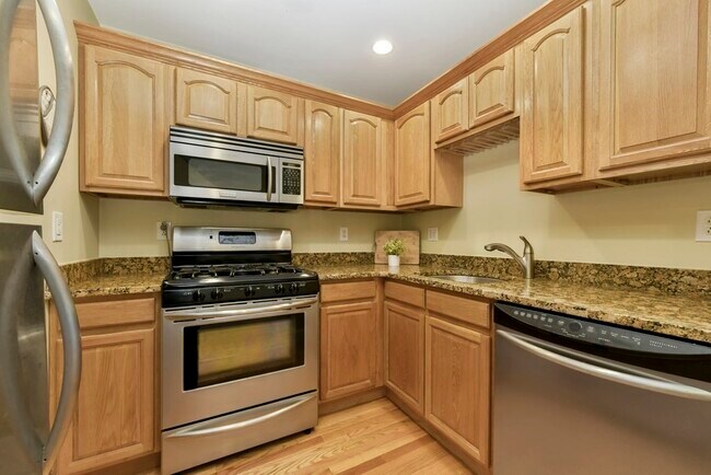 Foto del edificio - 584 E 8th St