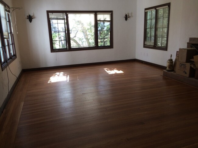 Foto del edificio - 1663 Euclid