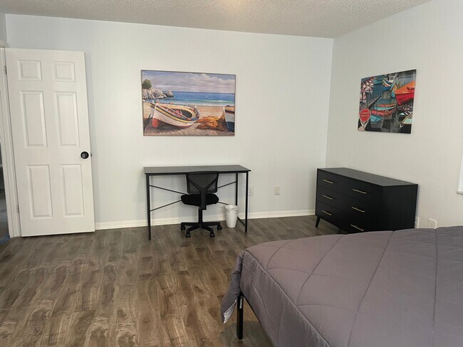 Foto del edificio - 3115 Marshall Dr