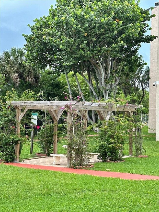 Foto del edificio - 186 NW 186th St