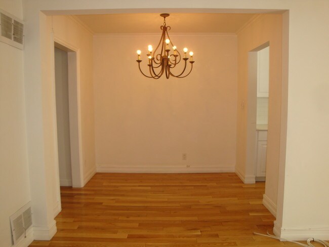 Foto del edificio - 1538 N Hayworth Ave