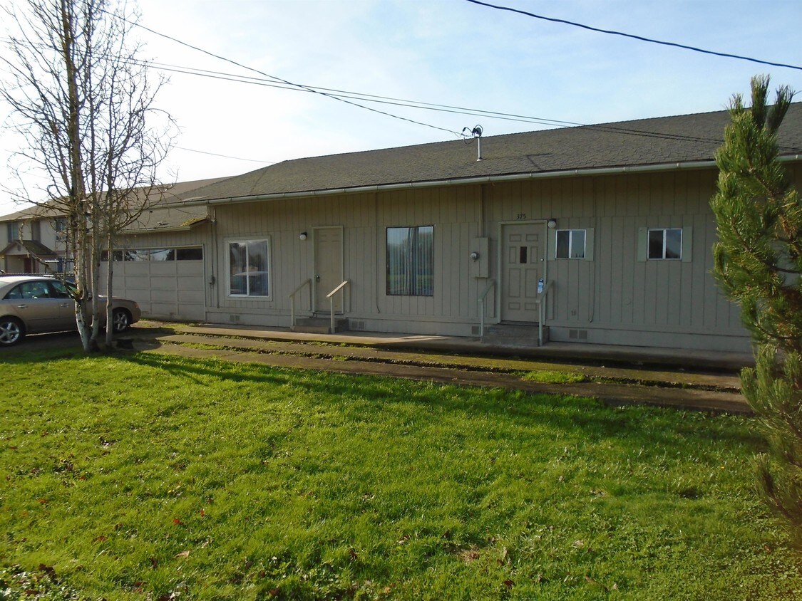 Primary Photo - 375 N 1st St