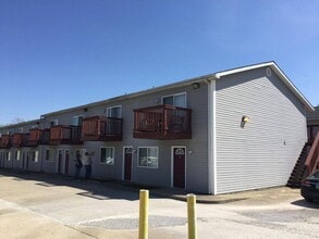 Building Photo - 510 S Poplar St