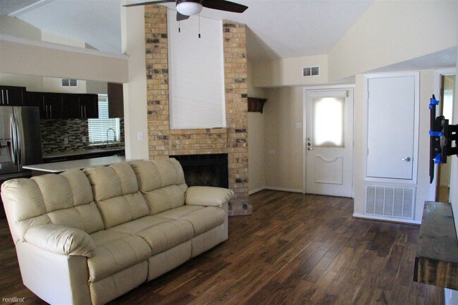 Building Photo - 802 Kalanchoe Ct