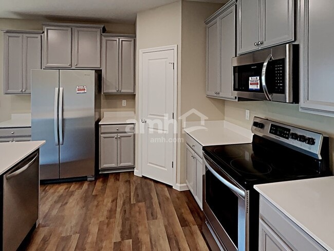 Foto del edificio - 173 Hemlock Pt