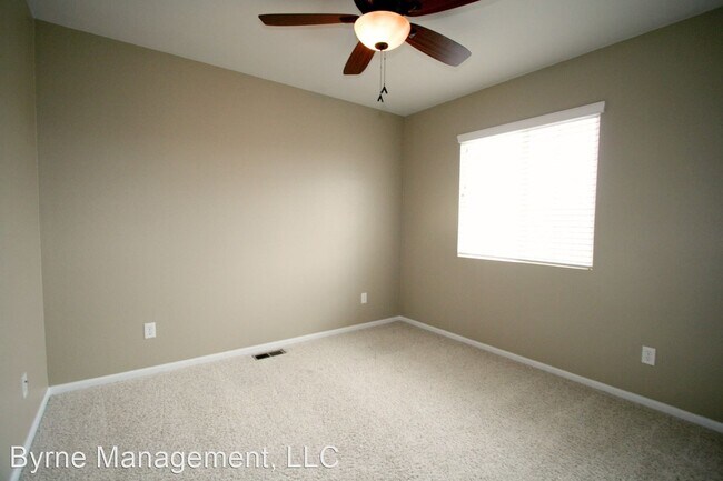 Building Photo - 3 br, 2.5 bath House - 7543 Manistique Dr