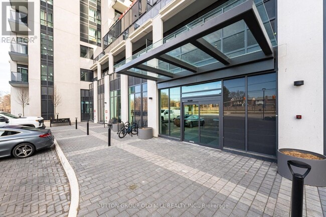 Building Photo - 204 Burnhamthorpe Rd E