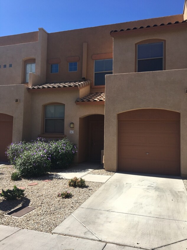 Foto principal - FANTASTIC 3 BEDROOM TOWNHOME WITH GARAGE A...