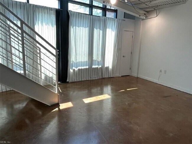 Building Photo - 415 St Pauls Blvd