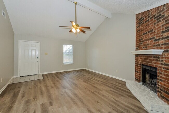 Foto del edificio - 6597 Sungate Dr S