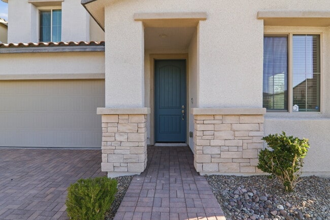 Building Photo - 3158 Molinos Dr
