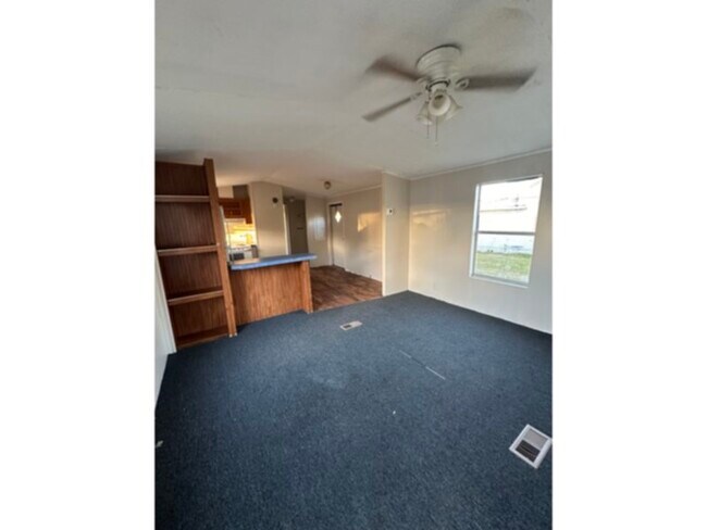 Foto del edificio - 5675 Saufley Field Rd