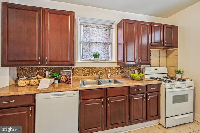 Building Photo - 5632 Belair Rd