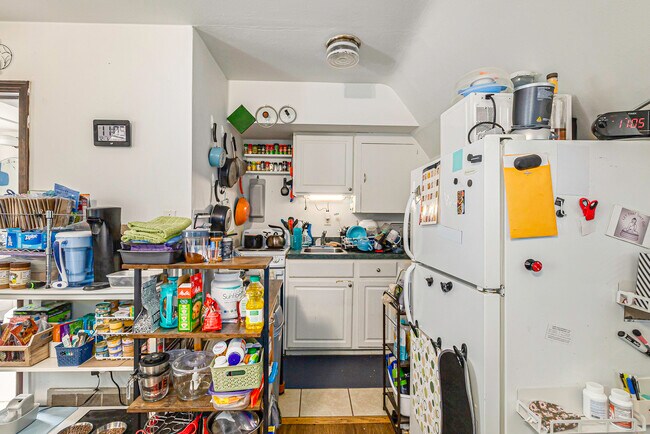 Building Photo - 608 W Washington-4