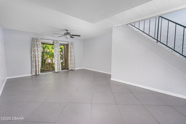 Building Photo - 144 S Halifax Ave