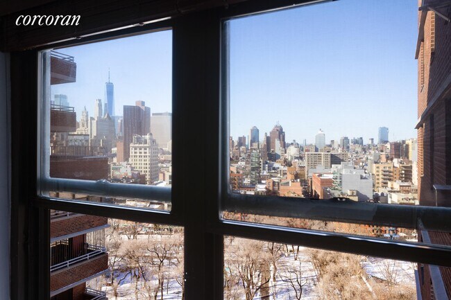 Foto del edificio - 210 E Broadway