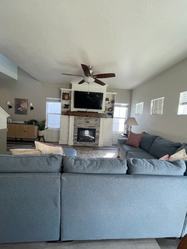 Foto del edificio - 7917 N Red River Dr