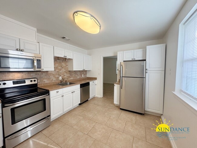 Building Photo - Beautifully Updated 2-Bedroom Home in the ...