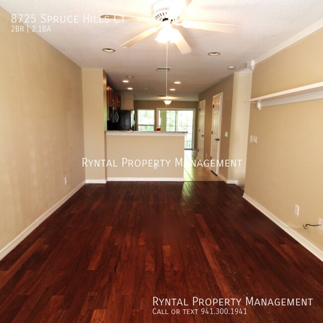 Foto del edificio - 8725 Spruce Hills Ct