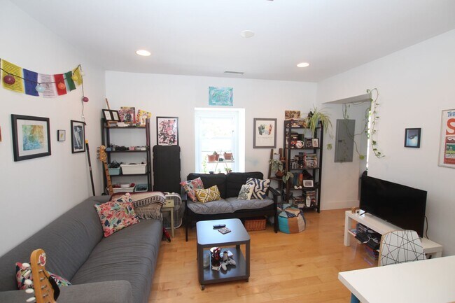 Foto del edificio - Spacious newly renovated 1 bedroom one bat...