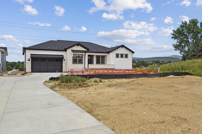Foto del edificio - Gorgeous Ranch with 4 BR/3 1/2 Baths in Li...