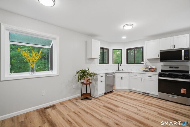 Foto del edificio - 808 Mill Pond Dr