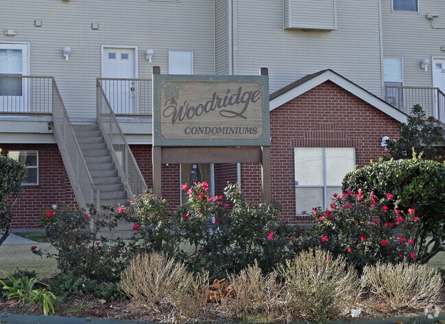 Building Photo - Woodridge Condominiums