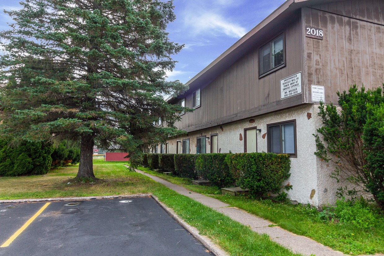 2016 Longyear Ave Unit 5, Marquette, MI 49855 Room for Rent in
